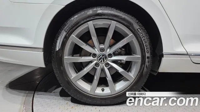 Volkswagen Passat (North America and China) 2021 thumb 5