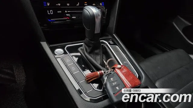 Volkswagen Passat (North America and China) 2021 thumb 9
