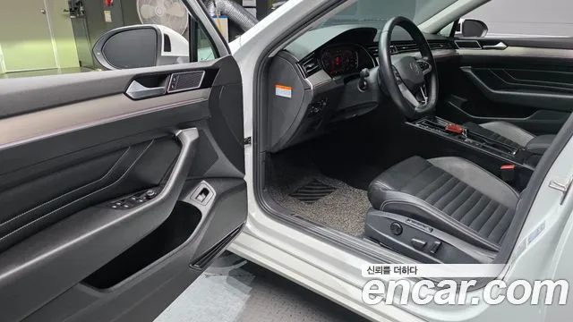 Volkswagen Passat (North America and China) 2021 thumb 10
