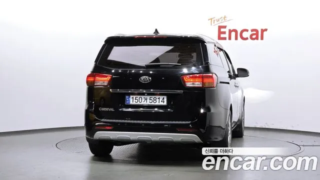 Kia Carnival 2015 thumb 4