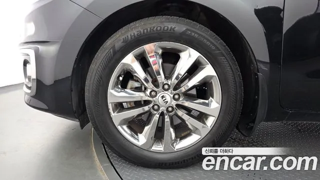 Kia Carnival 2015 thumb 5