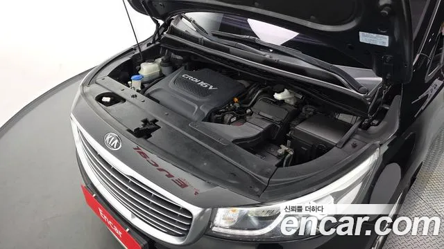 Kia Carnival 2015 thumb 6