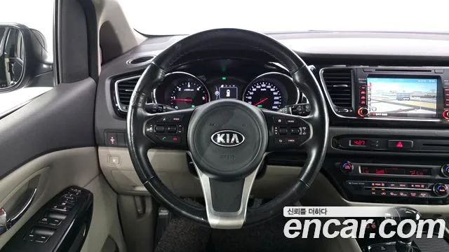 Kia Carnival 2015 thumb 12