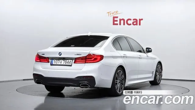 BMW 5-Series 2019 thumb 2