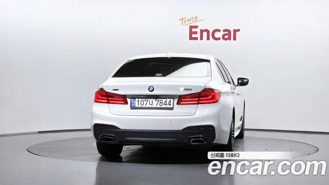 BMW 5-Series 2019 thumb 4