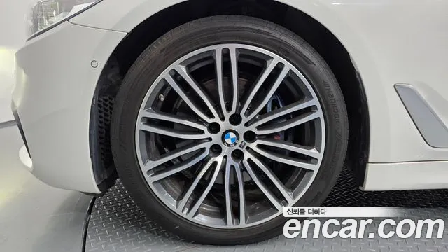 BMW 5-Series 2019 thumb 5