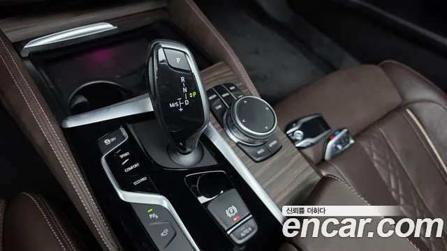 BMW 5-Series 2019 thumb 9