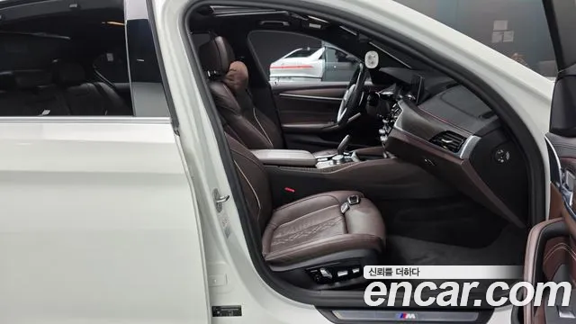 BMW 5-Series 2019 thumb 11