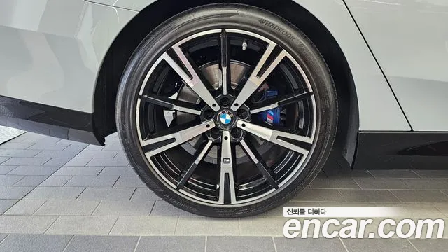 BMW 5-Series 2024 thumb 5