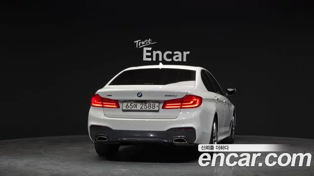 BMW 5-Series 2017 thumb 3