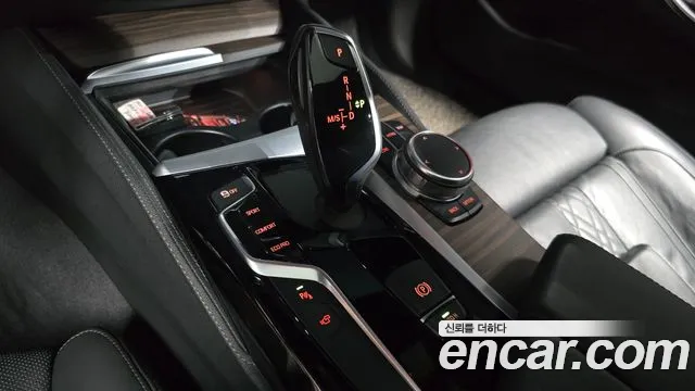 BMW 5-Series 2017 thumb 8