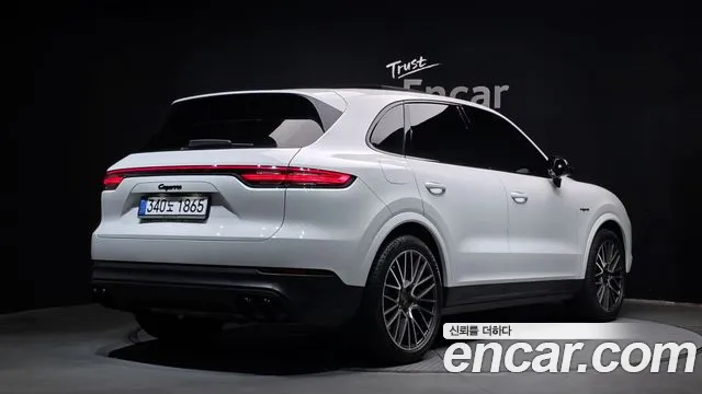 Porsche Cayenne 2021 thumb 2