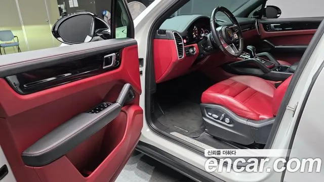 Porsche Cayenne 2021 thumb 10