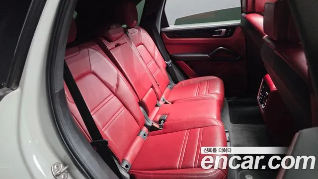 Porsche Cayenne 2021 thumb 11
