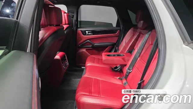 Porsche Cayenne 2021 thumb 12
