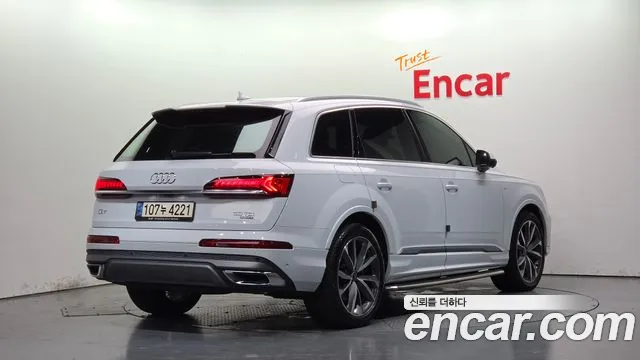 Audi Q7 2022 thumb 2