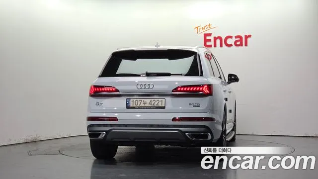 Audi Q7 2022 thumb 4