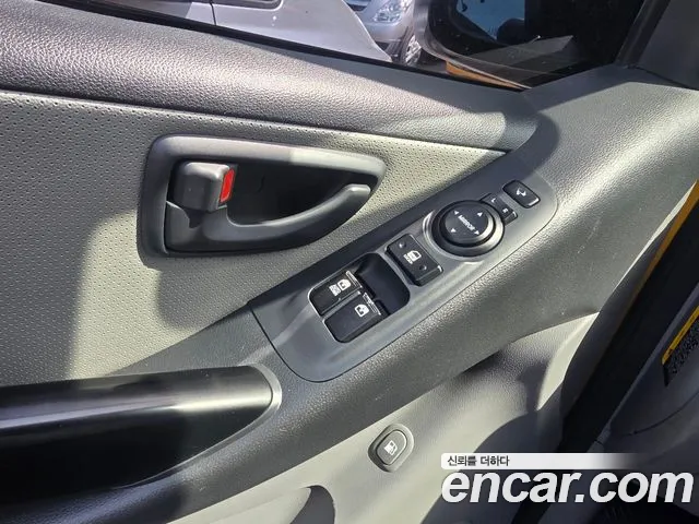 Hyundai Starex 2015 thumb 10