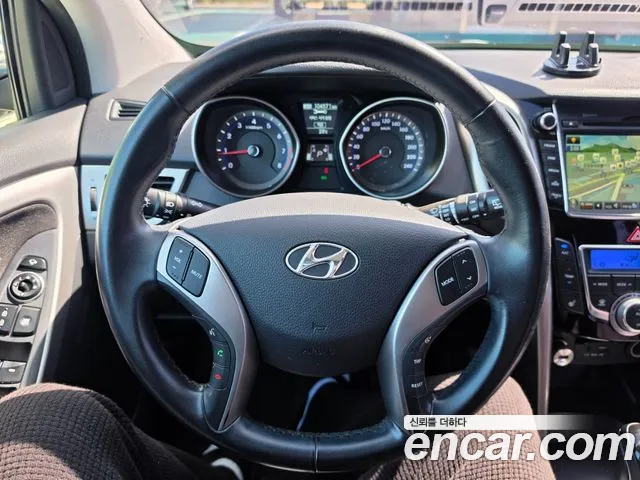 Hyundai i30 2015 thumb 3