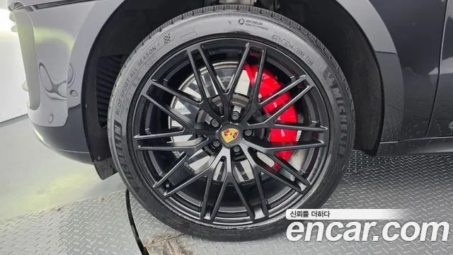 Porsche Macan 2022 thumb 5