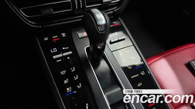 Porsche Macan 2022 thumb 9