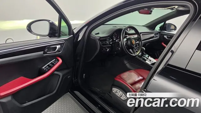 Porsche Macan 2022 thumb 10