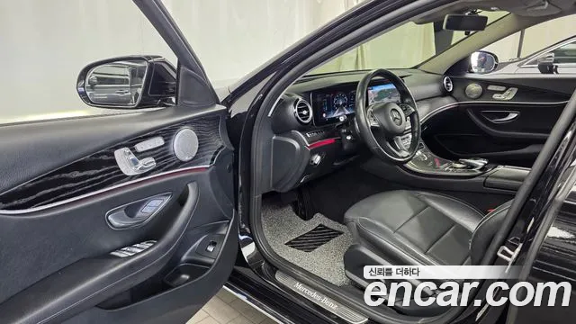 Mercedes-Benz E-Класс 2017 thumb 10