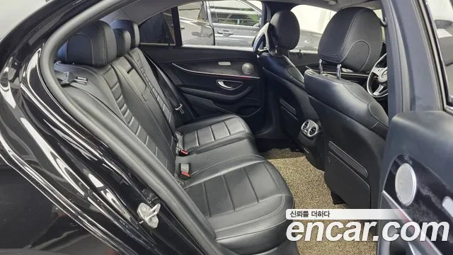 Mercedes-Benz E-Класс 2017 thumb 12