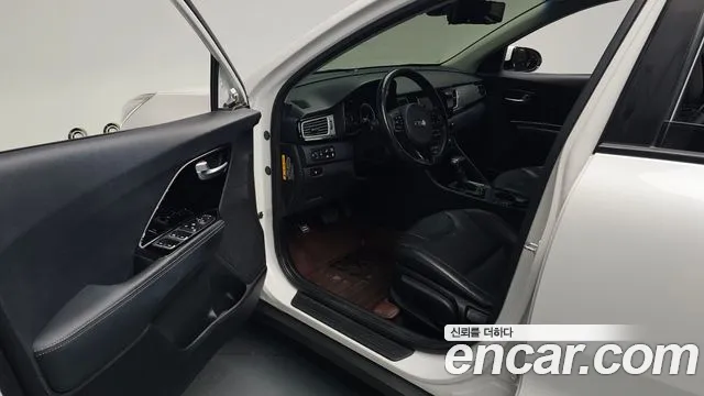 Kia Niro 2017 thumb 10