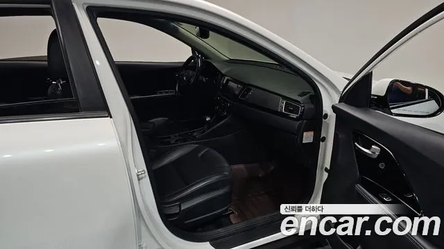 Kia Niro 2017 thumb 11