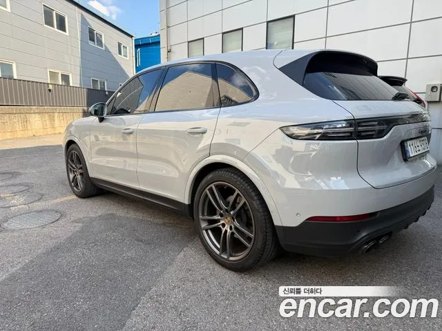 Porsche Cayenne 2022 thumb 2