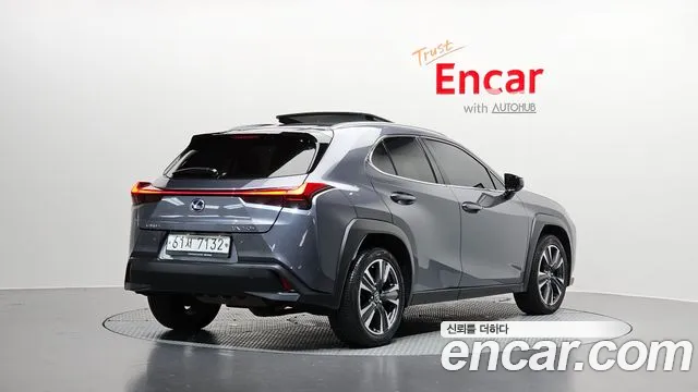 Lexus UX 2019 thumb 2