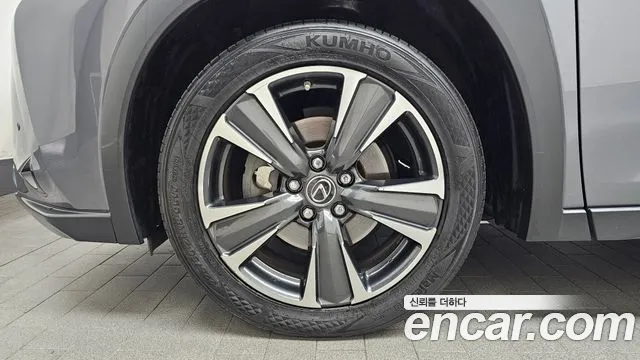 Lexus UX 2019 thumb 5