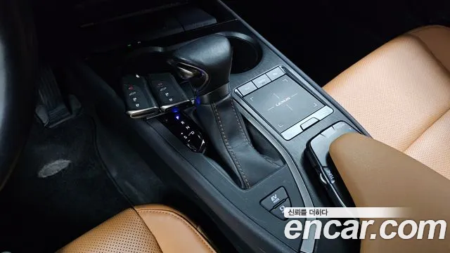 Lexus UX 2019 thumb 9