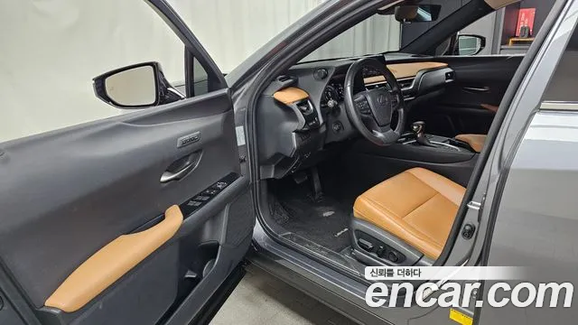 Lexus UX 2019 thumb 10