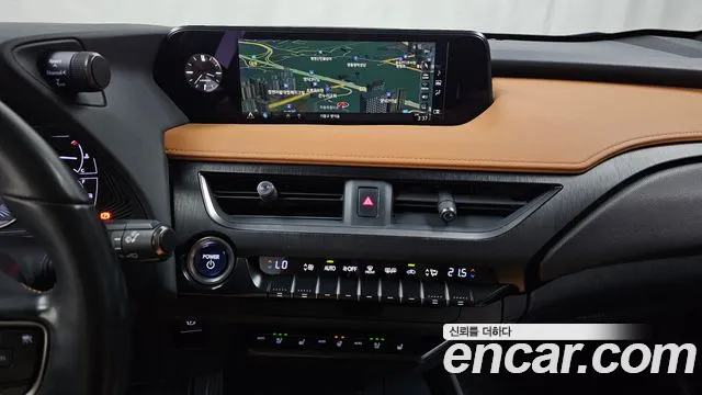 Lexus UX 2019 thumb 12