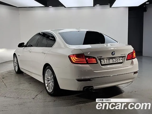 BMW 5-Series 2015 thumb 3