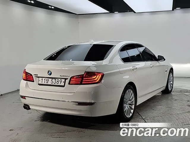 BMW 5-Series 2015 thumb 4