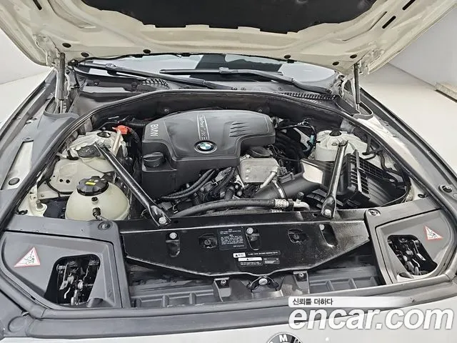 BMW 5-Series 2015 thumb 6