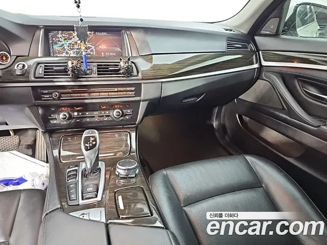 BMW 5-Series 2015 thumb 10