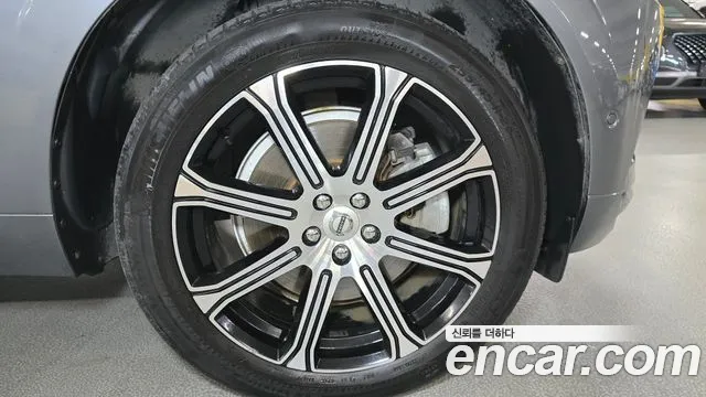 Volvo XC60 2019 thumb 5