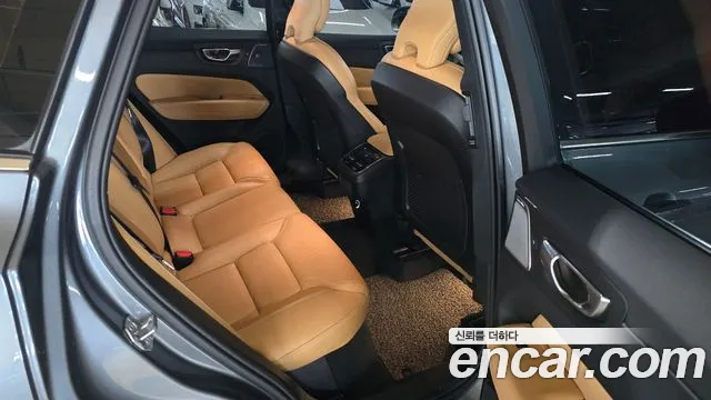 Volvo XC60 2019 thumb 10