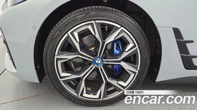 BMW i4 2022 thumb 4