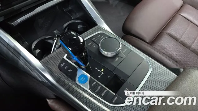 BMW i4 2022 thumb 8