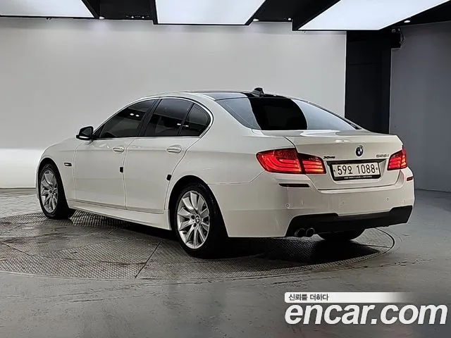 BMW 5-Series 2012 thumb 3