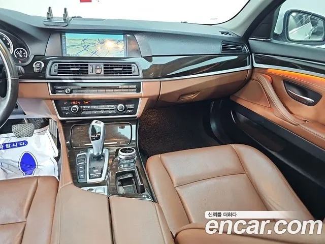 BMW 5-Series 2012 thumb 10