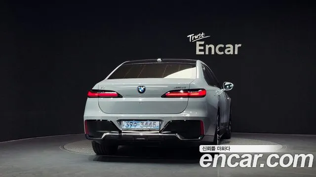 BMW i7 2023 thumb 4