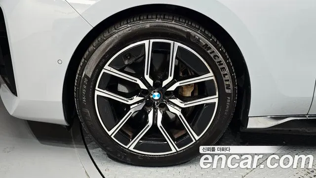BMW i7 2023 thumb 5