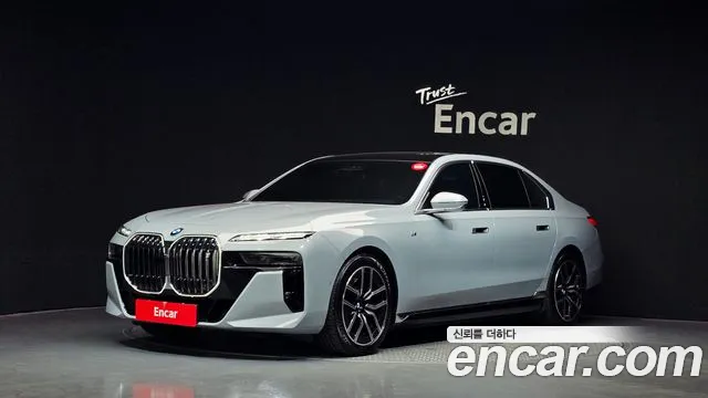 BMW i7 2023 thumb 12