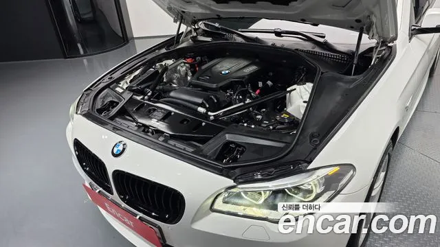 BMW 5-Series 2016 thumb 5